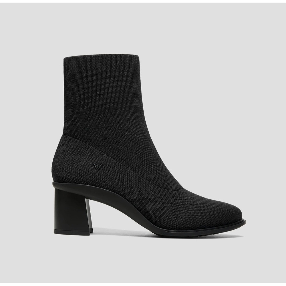 Vivaia Amanda Black Water RPT Almond Toe Running Heel Ankle Boots Size 39 8 NEW